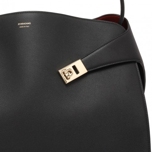 Black Hug Shoulder Bag