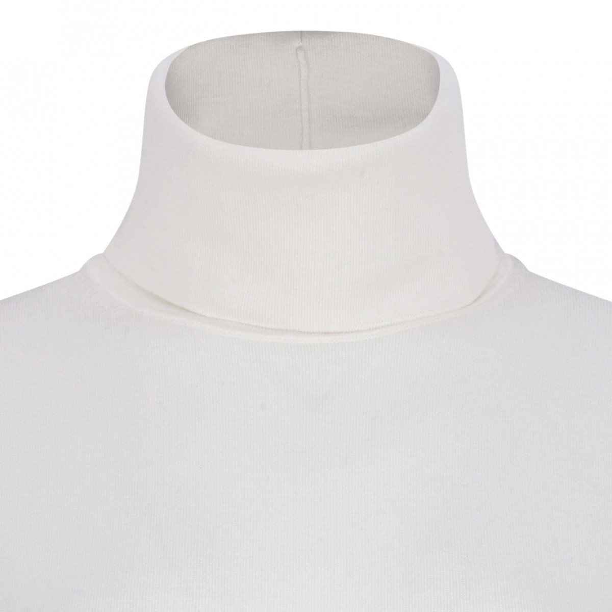 White High Neck Knitwear