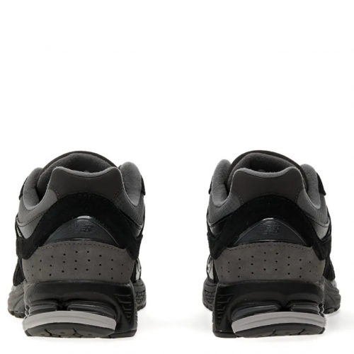 Black 2002R Sneakers