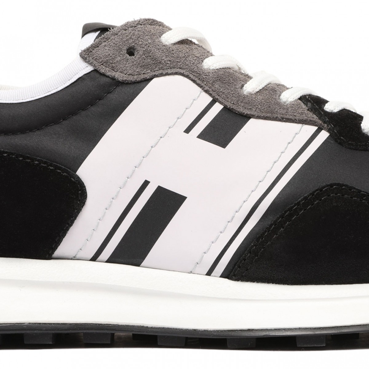 Black Calf Leather H601 Low Top Sneakers