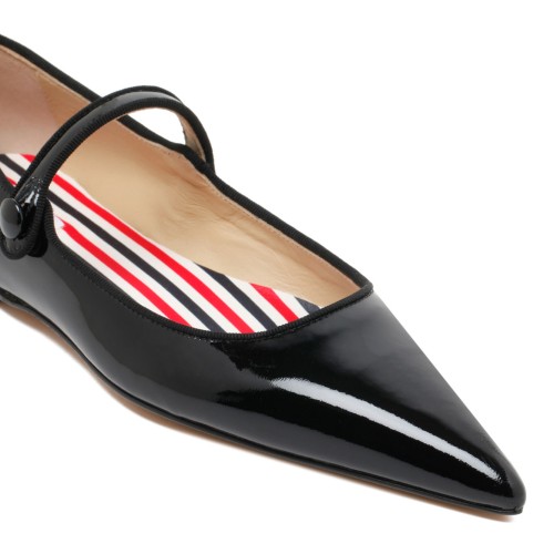 Black Pointed Flat