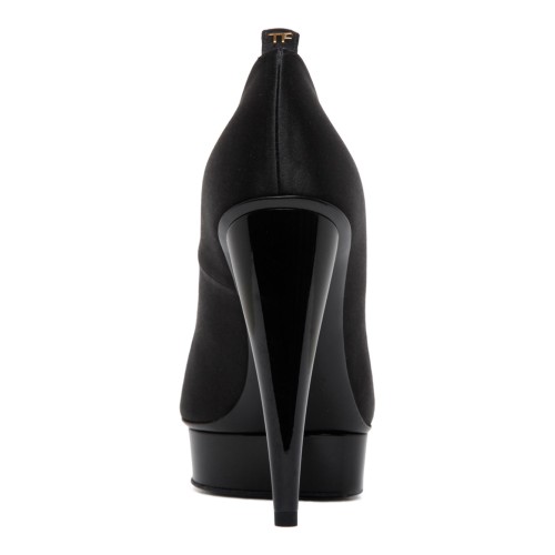 Black Platform Pumps