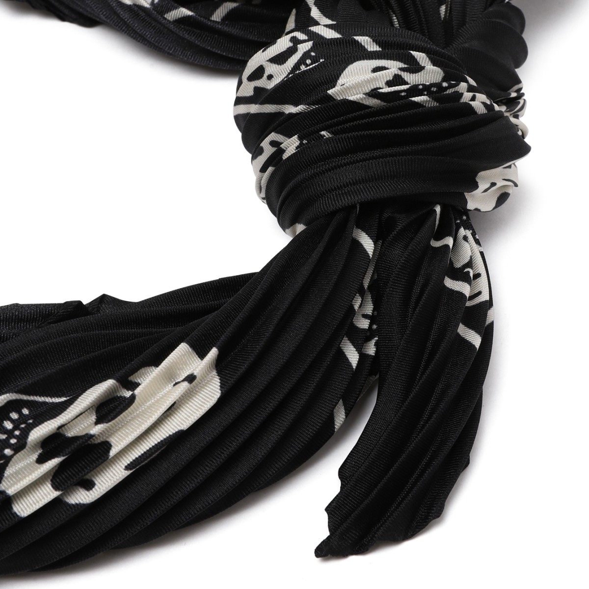 Alexander McQueen Black Skull Print Scarf.